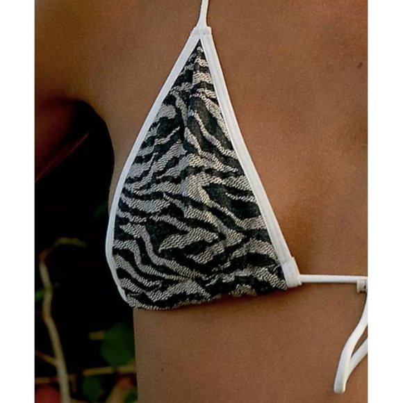 OUT FROM UNDER BIKINI TOP - Picture 6 of 6